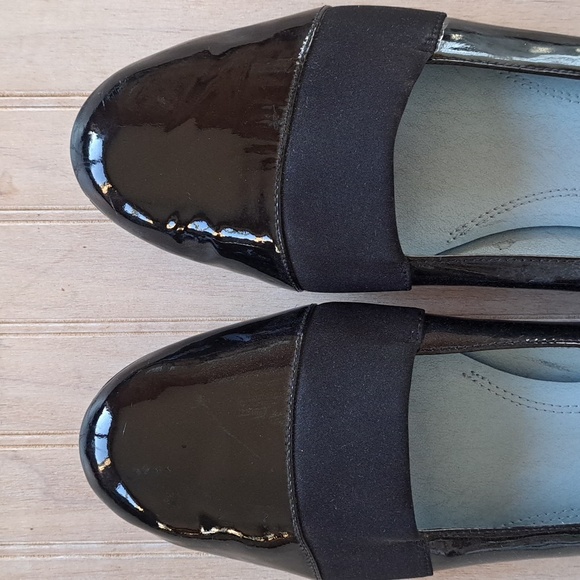 Ellen Tracy Candace Patent Leather Dressy  Classy Quality Elagant Nuetral Flats - Picture 2 of 11